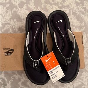 Nike Women's Black Comfort Sandals